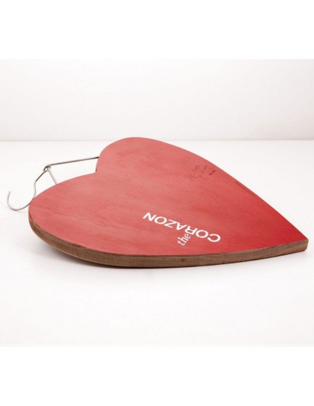 The Corazon tagliere cuore dal design unico ed originale realizzato in legno di noce canaletto un tocco di classe ed eleganza...