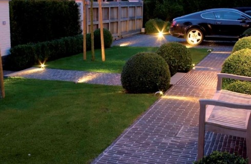 Illuminare gli spazi esterni: Luci per un design accattivante e un'ambientazione confortevole